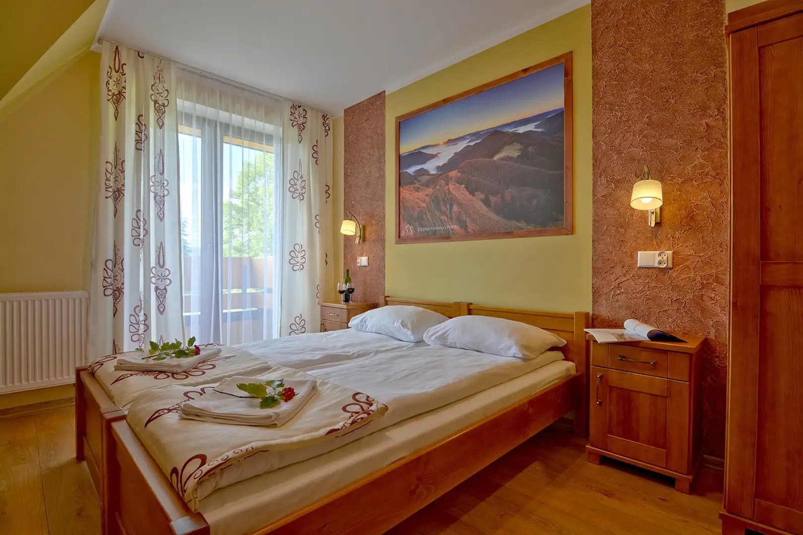 Двомісний номер Comfort/Balcony із власною ванною кімнатою та видом на гори
